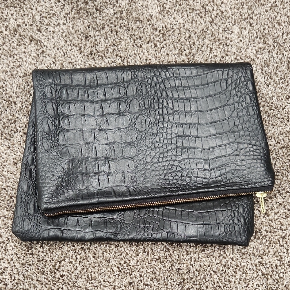 C&C California Black Textured Bag with Gold Zipper